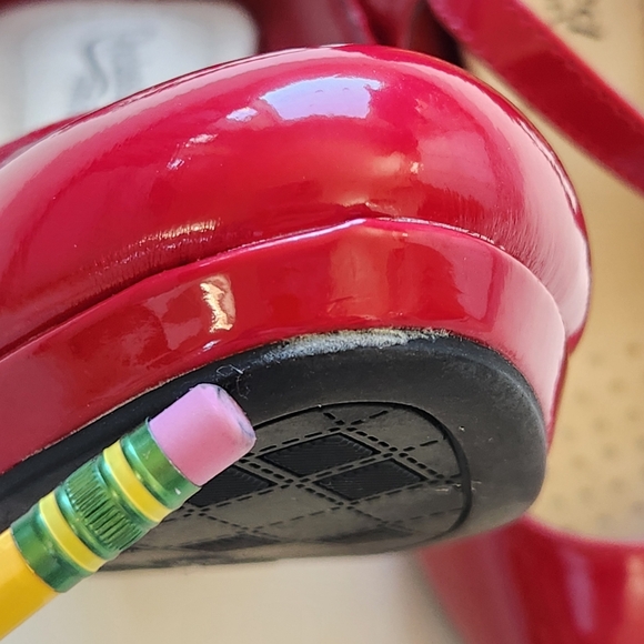 Pop Of Red Torrie Red Shiny Mary Jane Platform Heels City Classified Comfort 6M - Picture 14 of 14